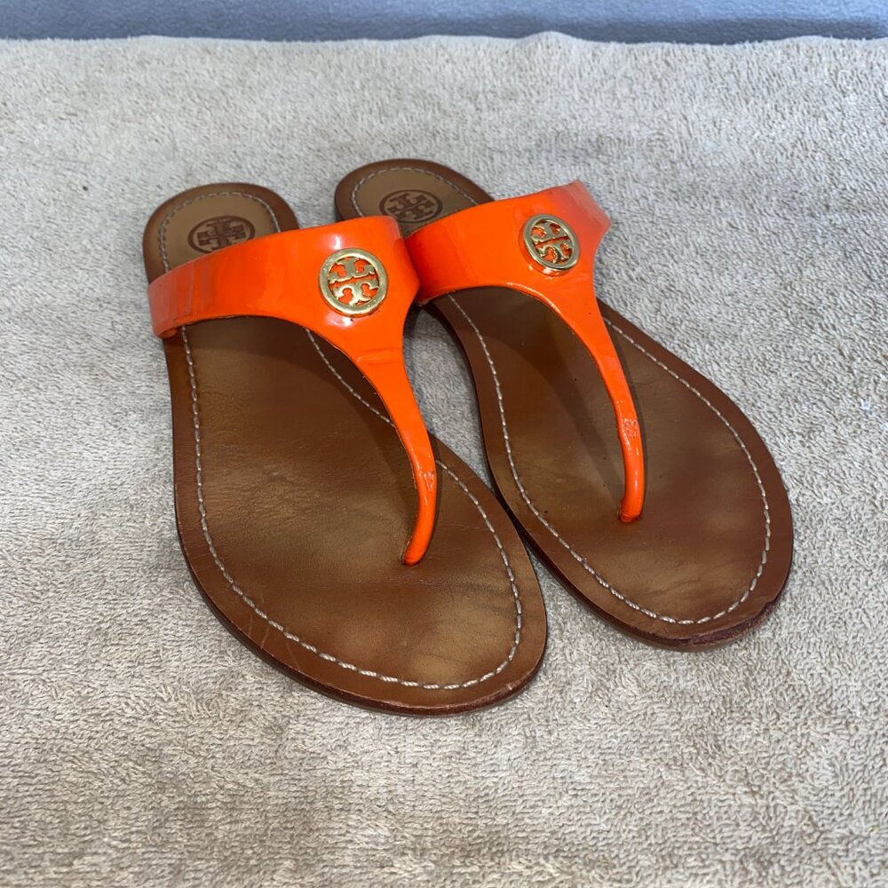 Tory Burch Orange Patent Leather Logo Thong Sandals Flip Flops Size 6.5 - Picture 2 of 7